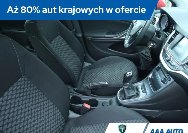 Opel Astra cena 38000 przebieg: 146660, rok produkcji 2017 z Lipsk małe 191